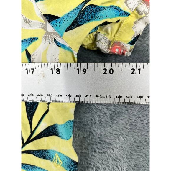 Men’s Volcom S Yellow Tropical Floral Short Sleeve Shirt – Excellent Condition - Picture 9 of 11